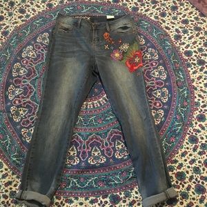 Lovesick (Torrid) embroidered ankle jeans, NWT